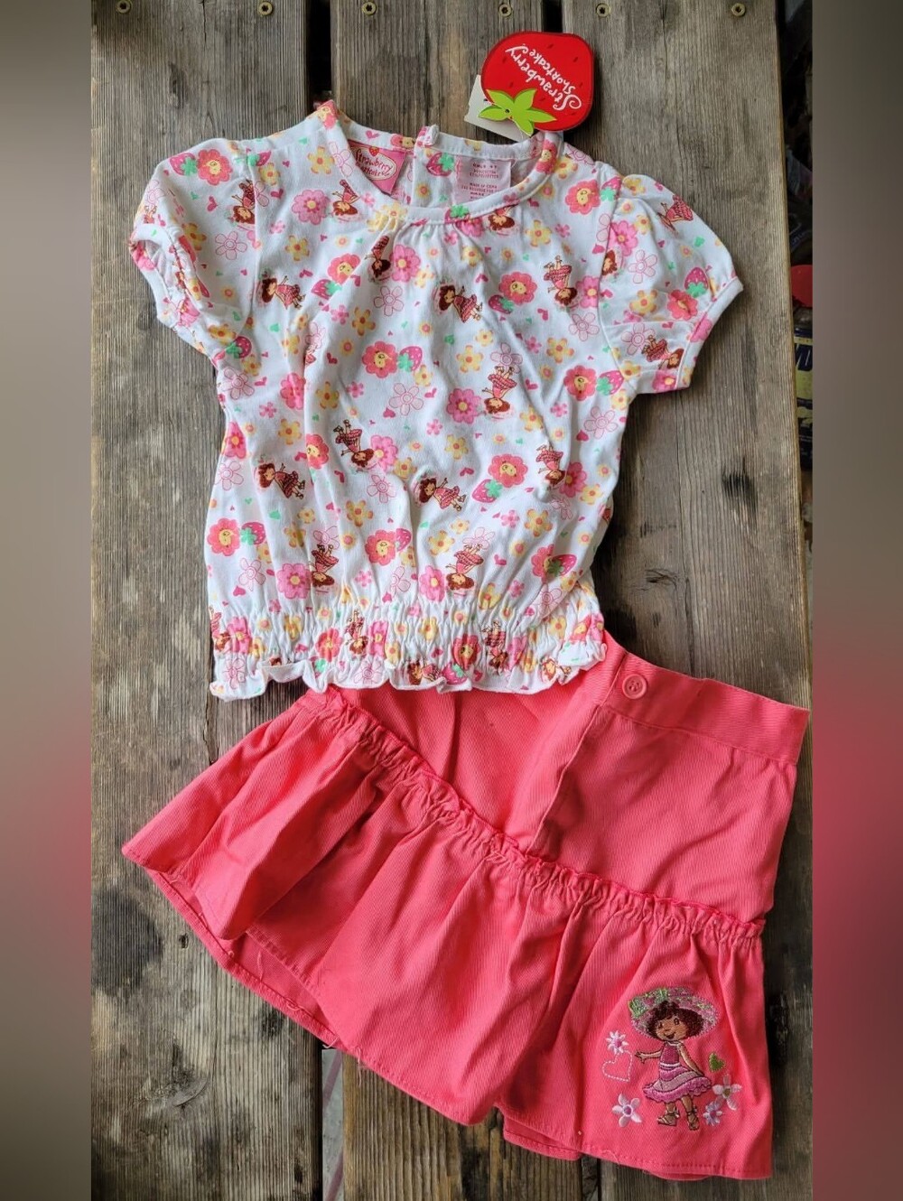 VINTAGE STRAWBERRY SHORTCAKE SZ 4T 2pc PINK STRAWBERRY aplique Shirt & skort Set